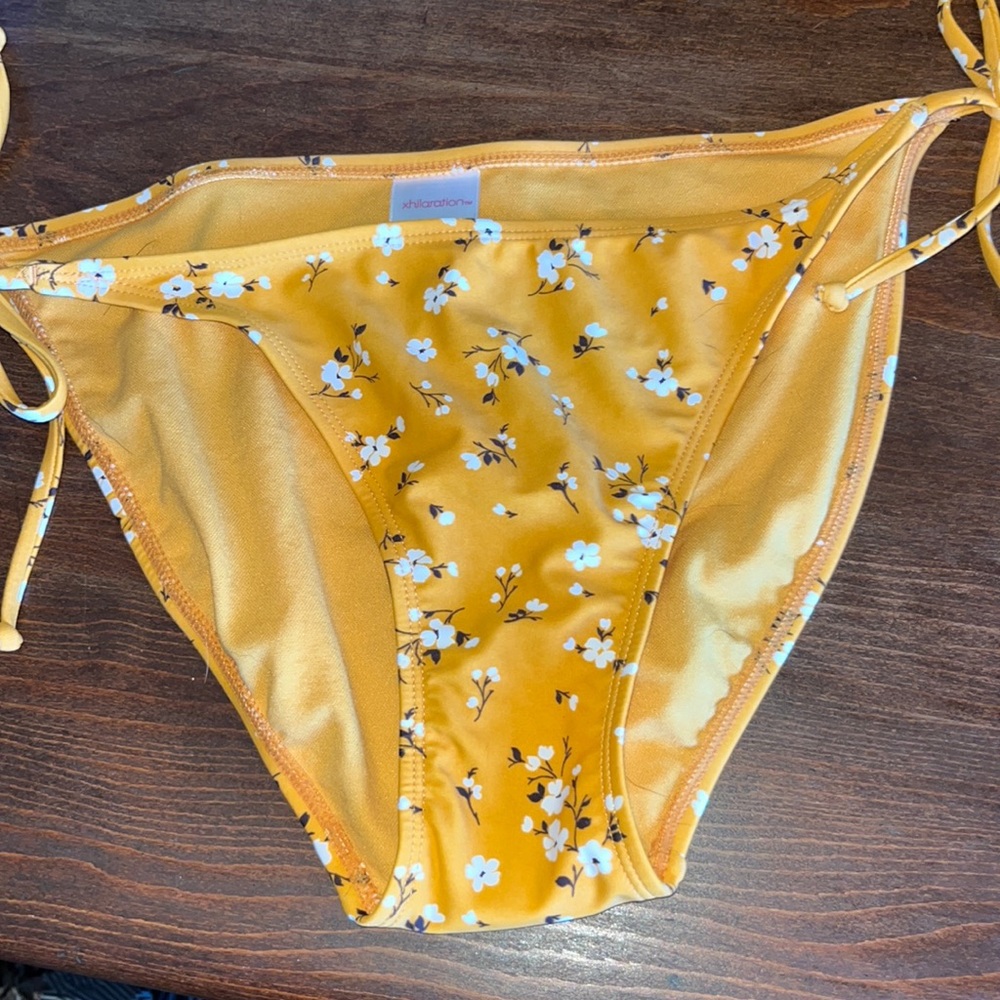 Bikini Bottoms Size Large NWT